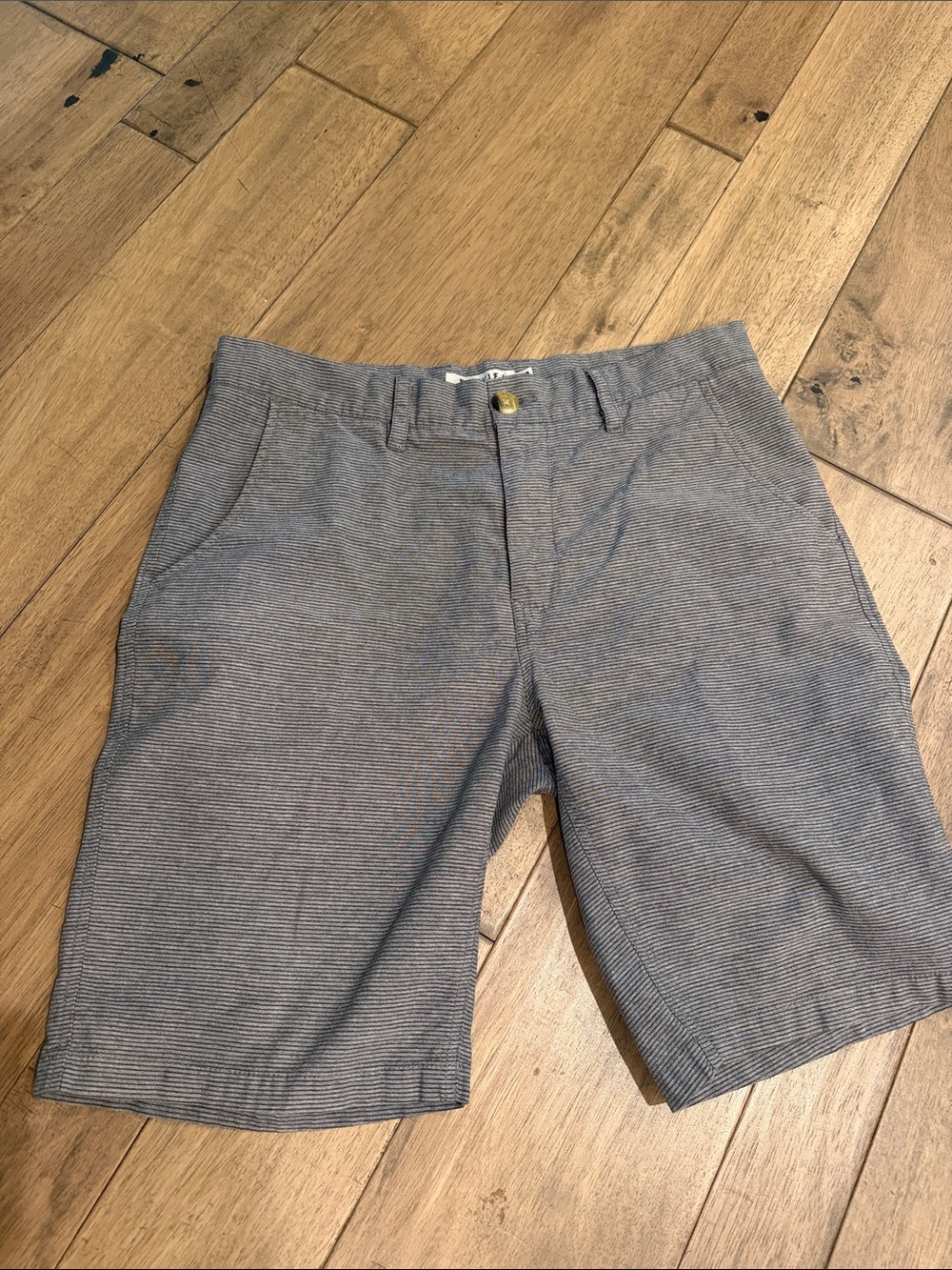 Men Ezekiel size 33 Bermuda shorts.